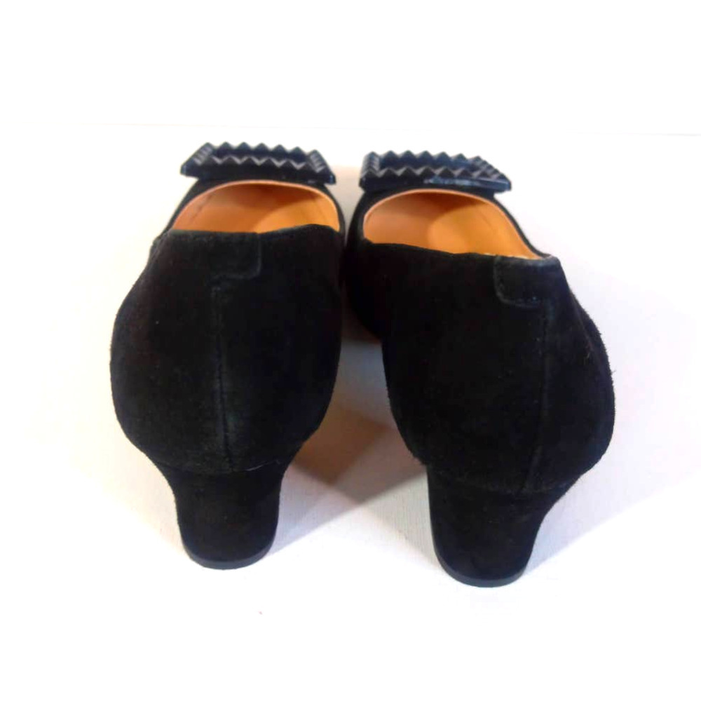Neiman Marcus Women Sz 7 Black Leather Pumps Oversized Black Studded Buckle - Picture 5 of 8